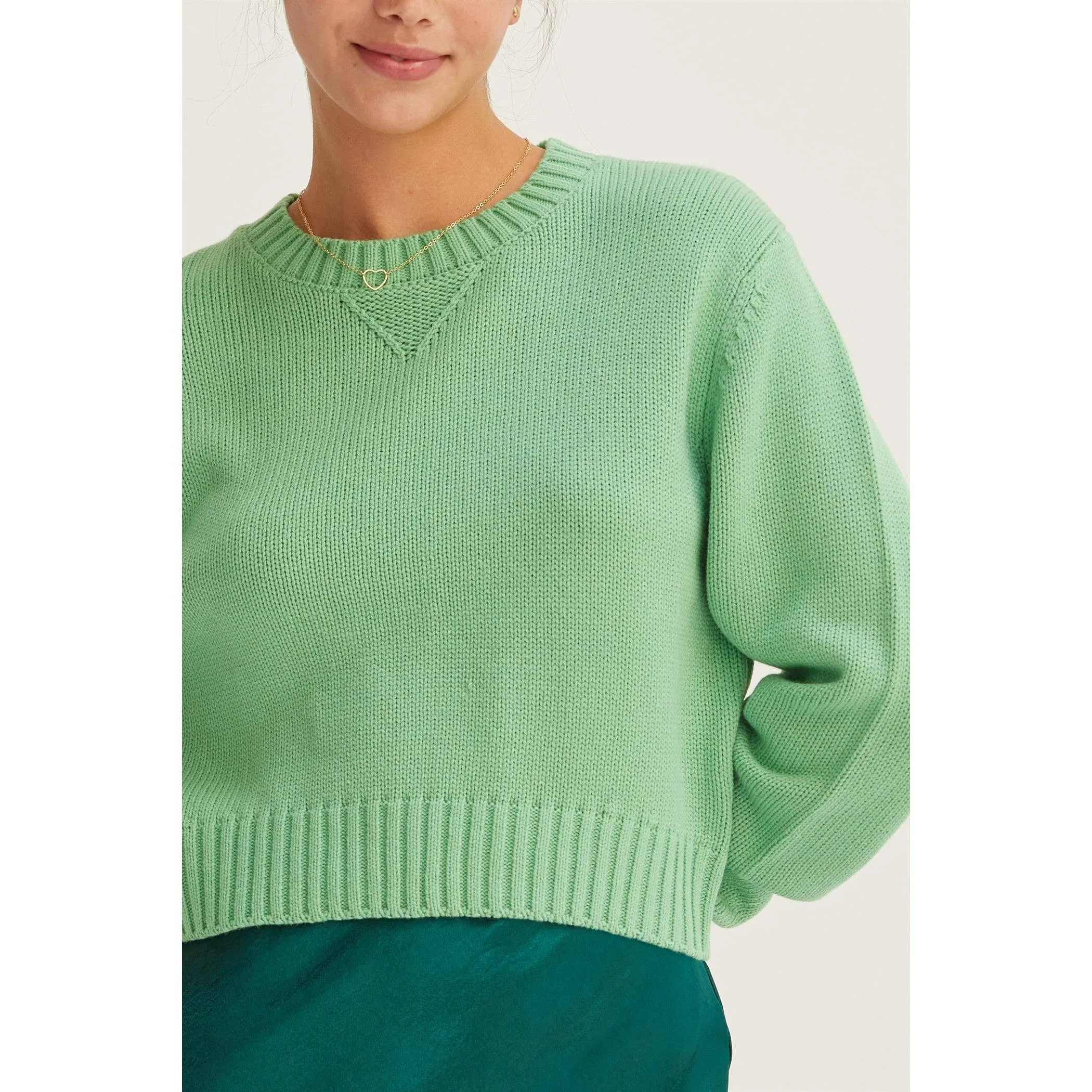 CREW NECK CROPPED KNIT SWEATER